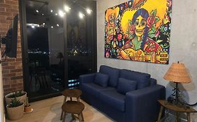 1609 Barrio W